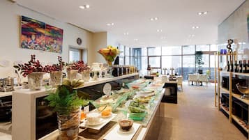 Daily buffet breakfast (KRW 13200 per person)