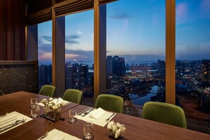 Breakfast, lunch and dinner served - Oakwood Premier Incheon (Incheon)