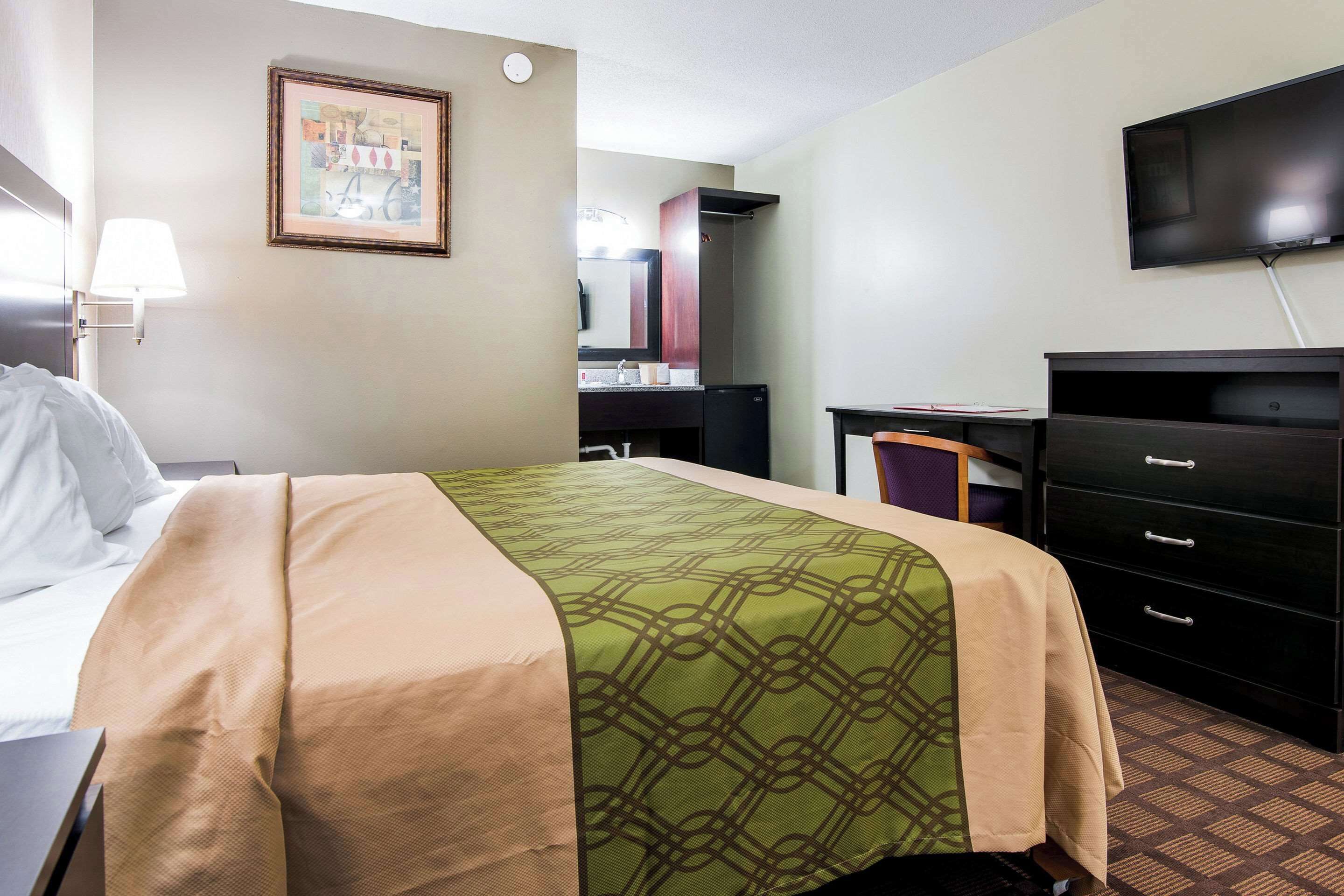 Desk, free WiFi, bed sheets