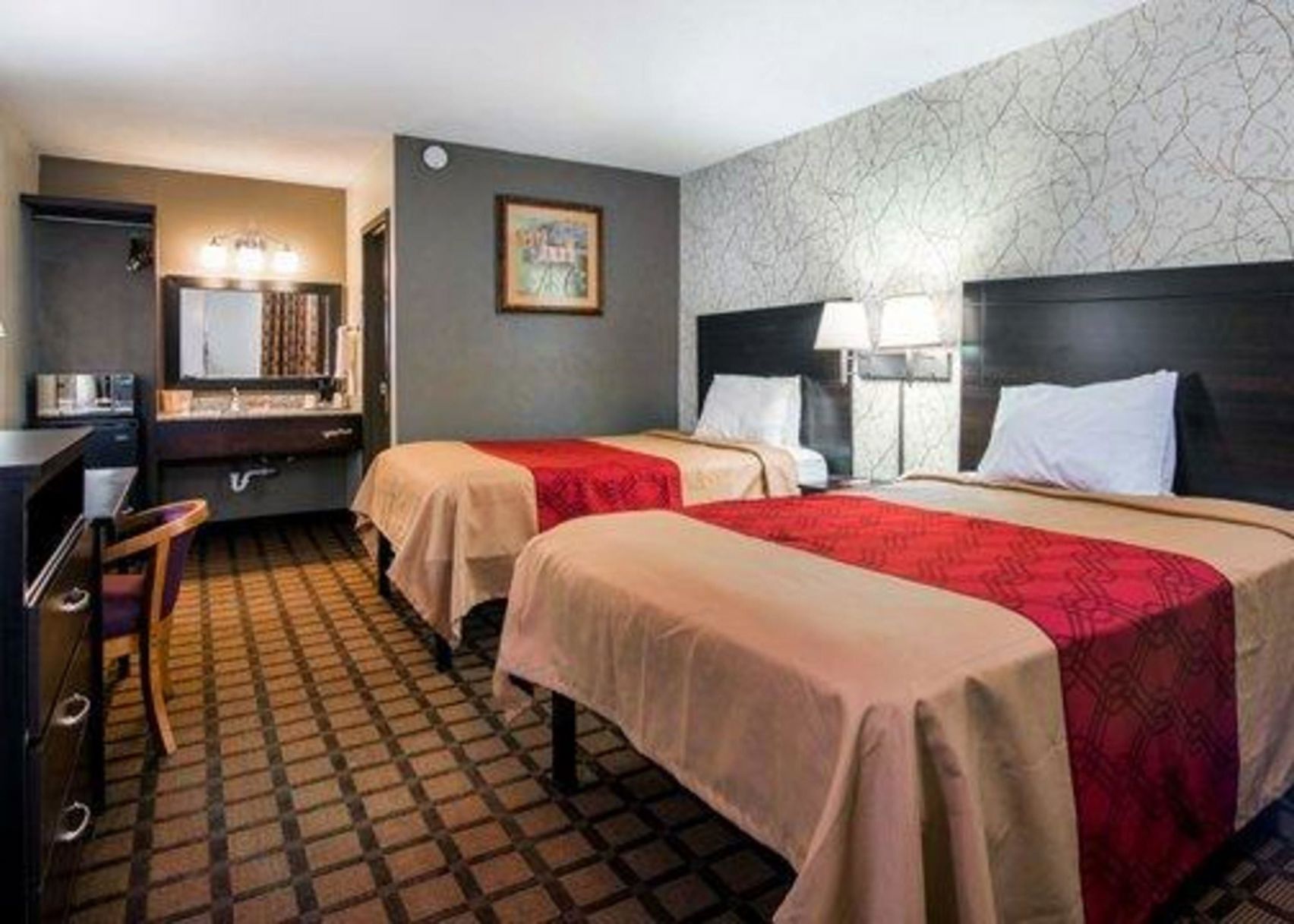 Escritorio, wifi gratis y ropa de cama 