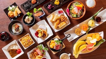 อาหารเช้าแบบบุฟเฟ่ต์ทุกวัน (JPY 2000 ต่อคน)