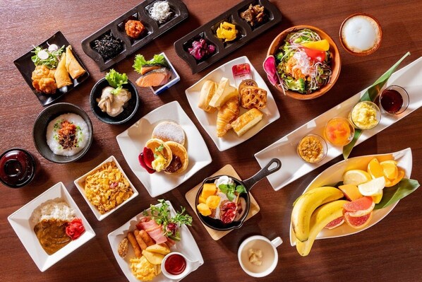 Enjoy a delicious meal with a variety of dishes and fresh ingredients.