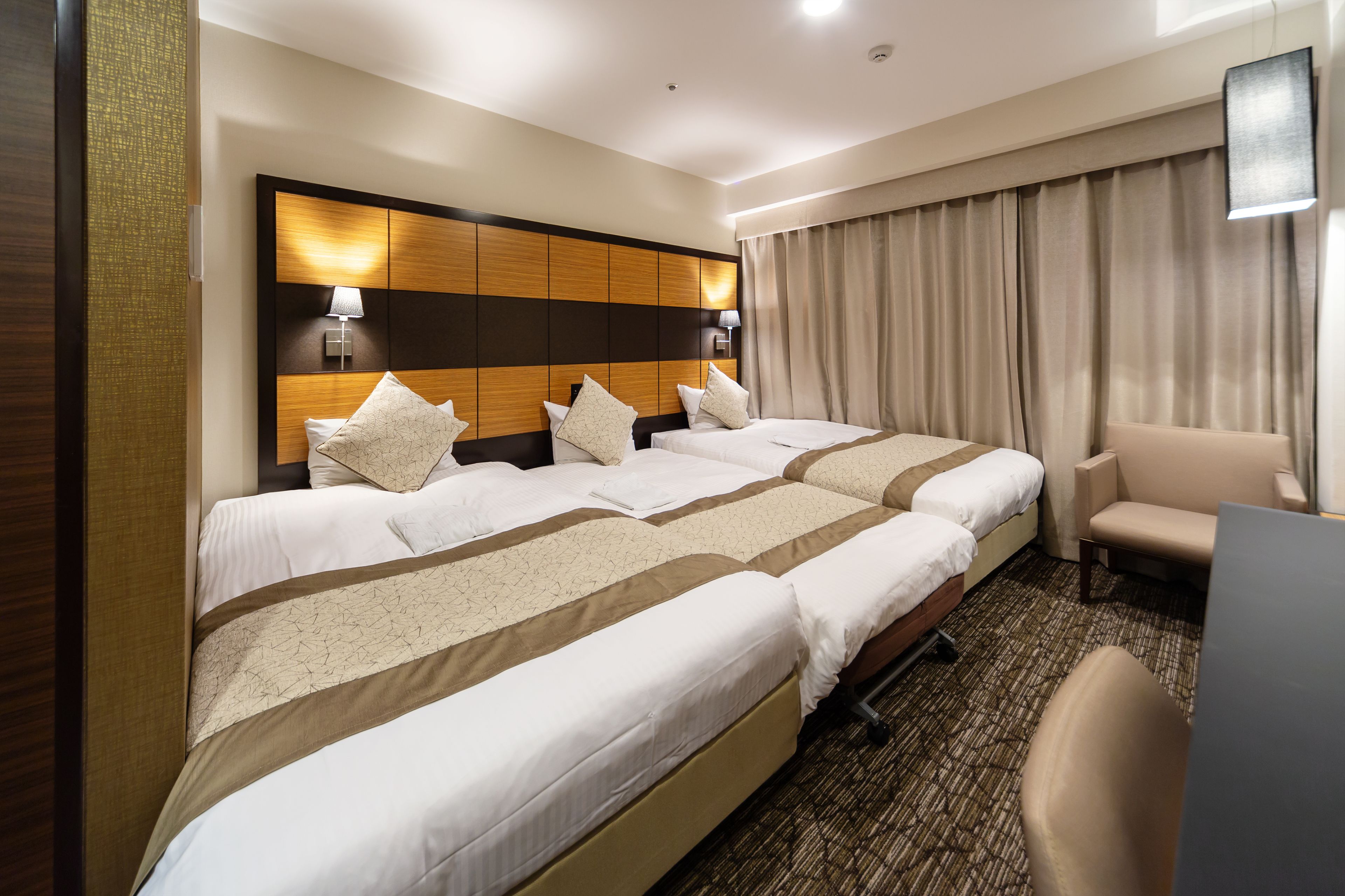 1 bedroom, premium bedding, down duvets, desk