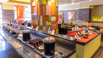 Daily buffet breakfast (JPY 2000 per person)