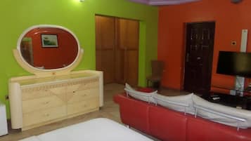 Executive Room | Premium bedding, in-room safe, desk, free WiFi