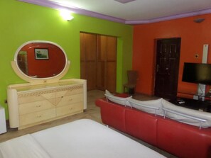 Executive Room | Premium bedding, in-room safe, desk, free WiFi