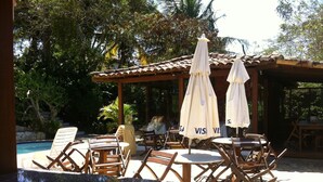 Outdoor dining - Pousada Saint Germain Buzios (Buzios)