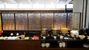 Daily buffet breakfast (TWD 240 per person)