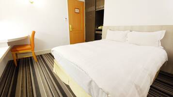 Desk, soundproofing, iron/ironing board, free WiFi