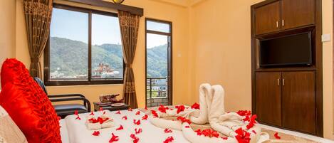 In-room safe, desk, free WiFi, bed sheets