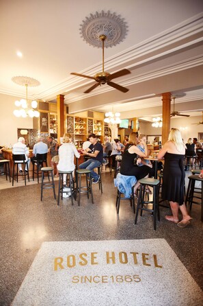 2 bars/lounges - Rose Hotel & Motel (Bunbury)
