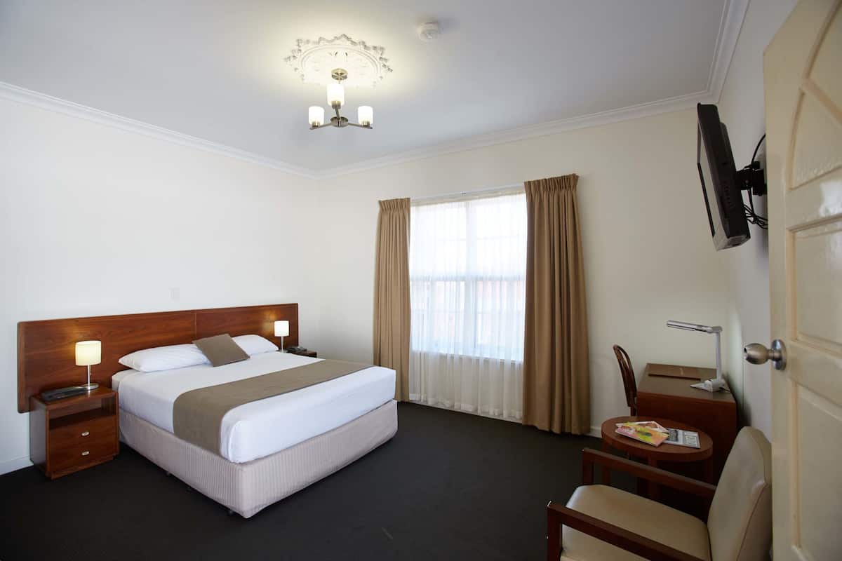 Desk, iron/ironing board, rollaway beds, free WiFi
