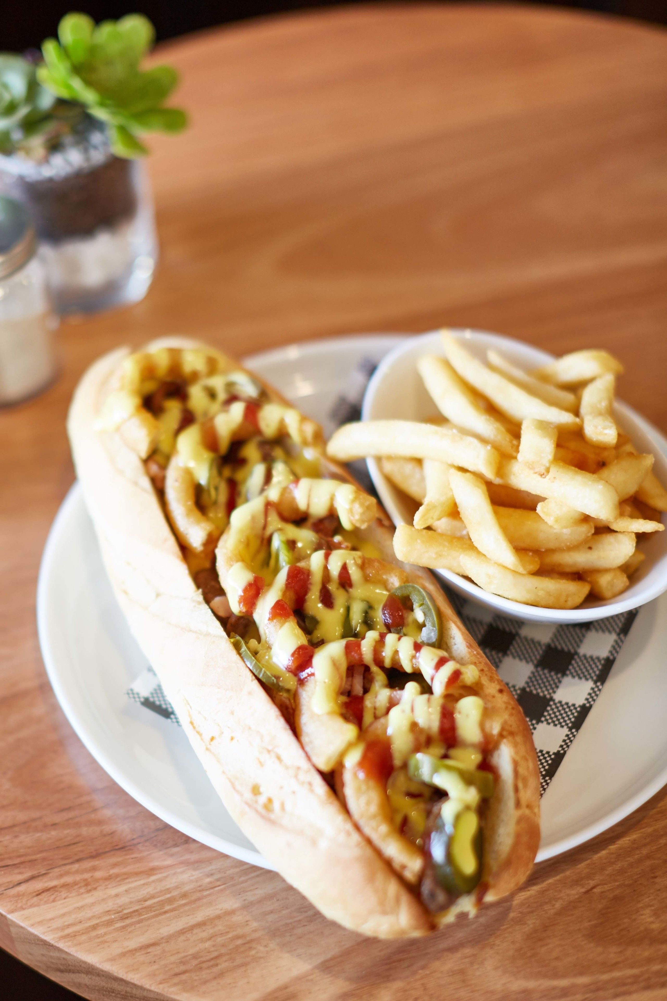 lunch and dinner served