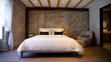 Phòng đôi Cao cấp | Két bảo mật tại phòng, truy cập Internet không dây miễn phí