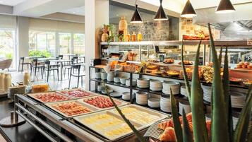 Ilmainen päivittäinen buffetaamiainen