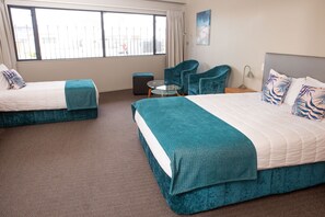 开间 | 客房内保险箱、办公桌、遮光窗帘、隔音