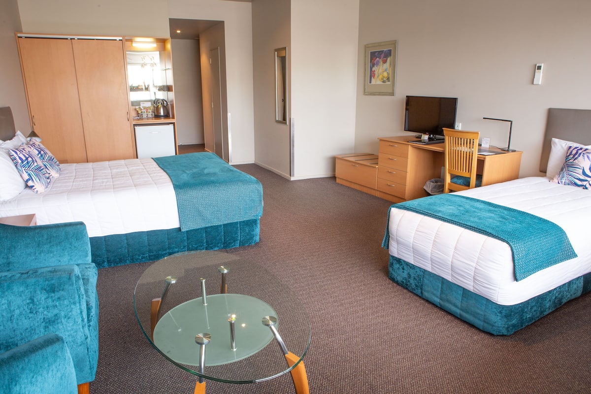 Superior Studio | In-room safe, desk, blackout drapes, soundproofing