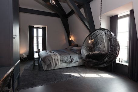 Caja de seguridad en la habitación y decoración personalizada