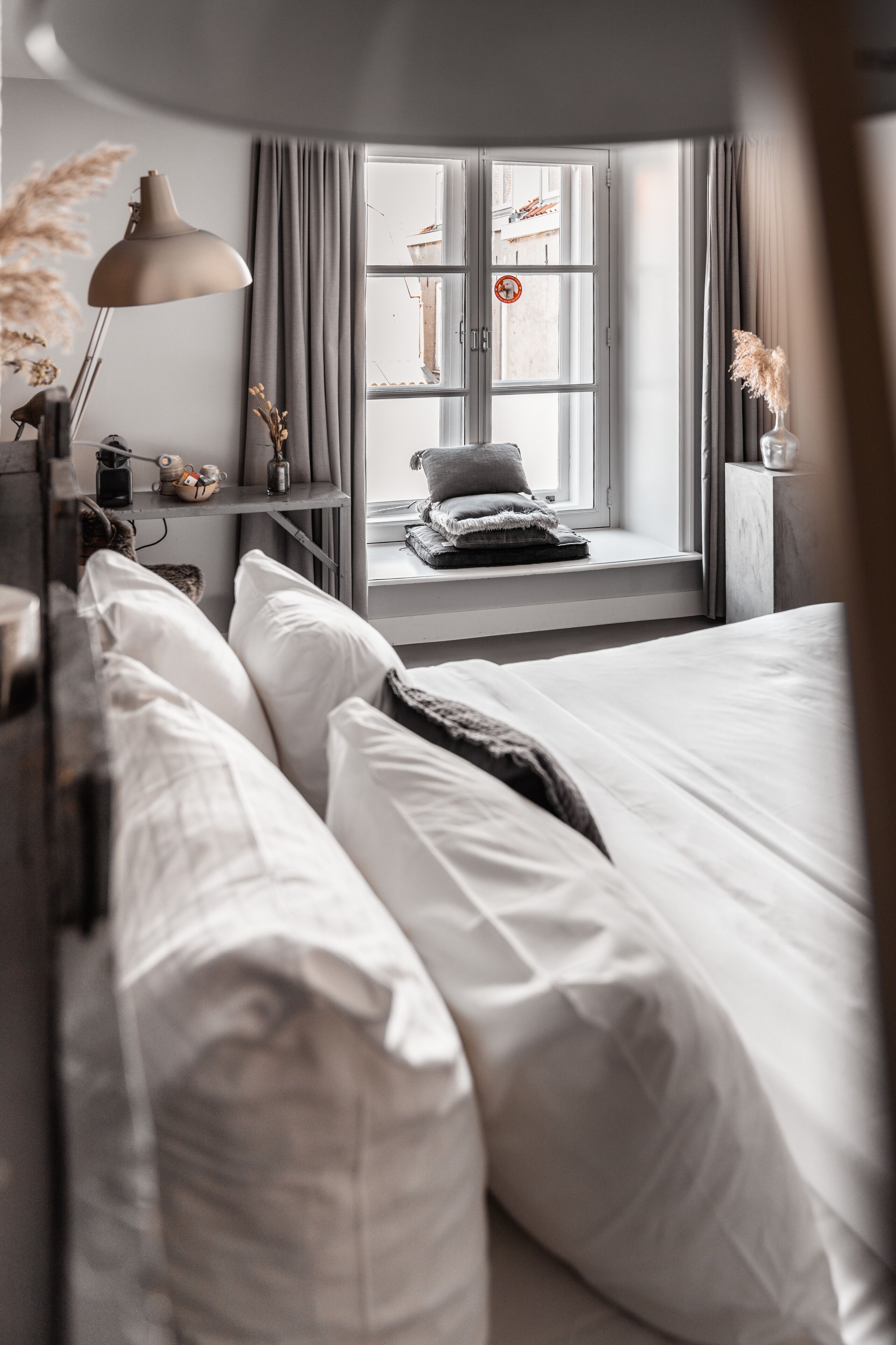 executive room, 1 double bed | in-room safe, individually decorated, individually furnished, desk