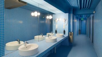 20 camere, biancheria da letto ipoallergenica, tende oscuranti