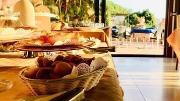 Colazione a buffet a pagamento, servita tutte le mattine