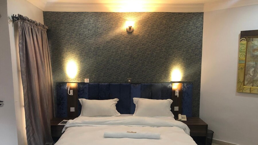 Solitude Hotel Yaba