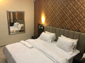 Minibar, in-room safe, free WiFi - Solitude Hotel Yaba (Lagos)