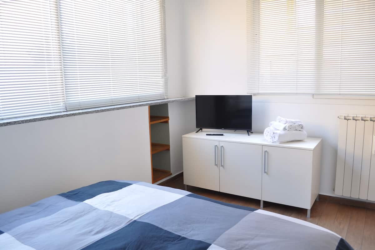 Individually furnished, free WiFi, bed sheets