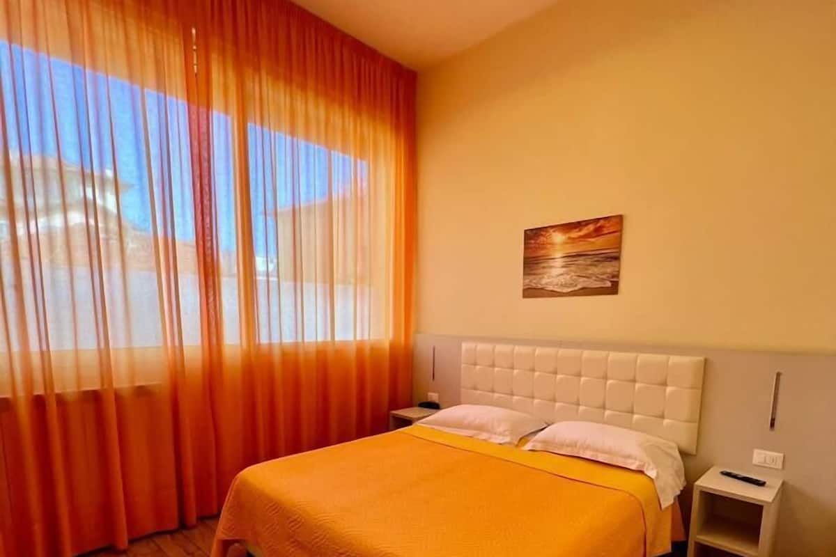 Individually furnished, free WiFi, bed sheets