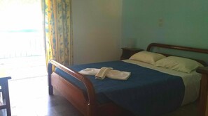 In-room safe, free WiFi, bed sheets