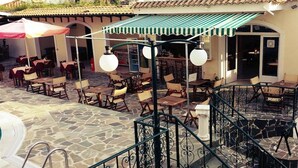 Outdoor dining - Corifo Village (Corfu)