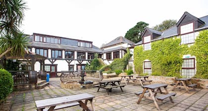 Lodge @ The Whitehouse Inn