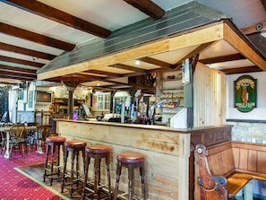 Bar (on property) - Lodge @ The Whitehouse Inn (Truro)
