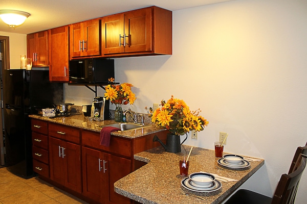 Full-size fridge, microwave, stovetop, coffee/tea maker