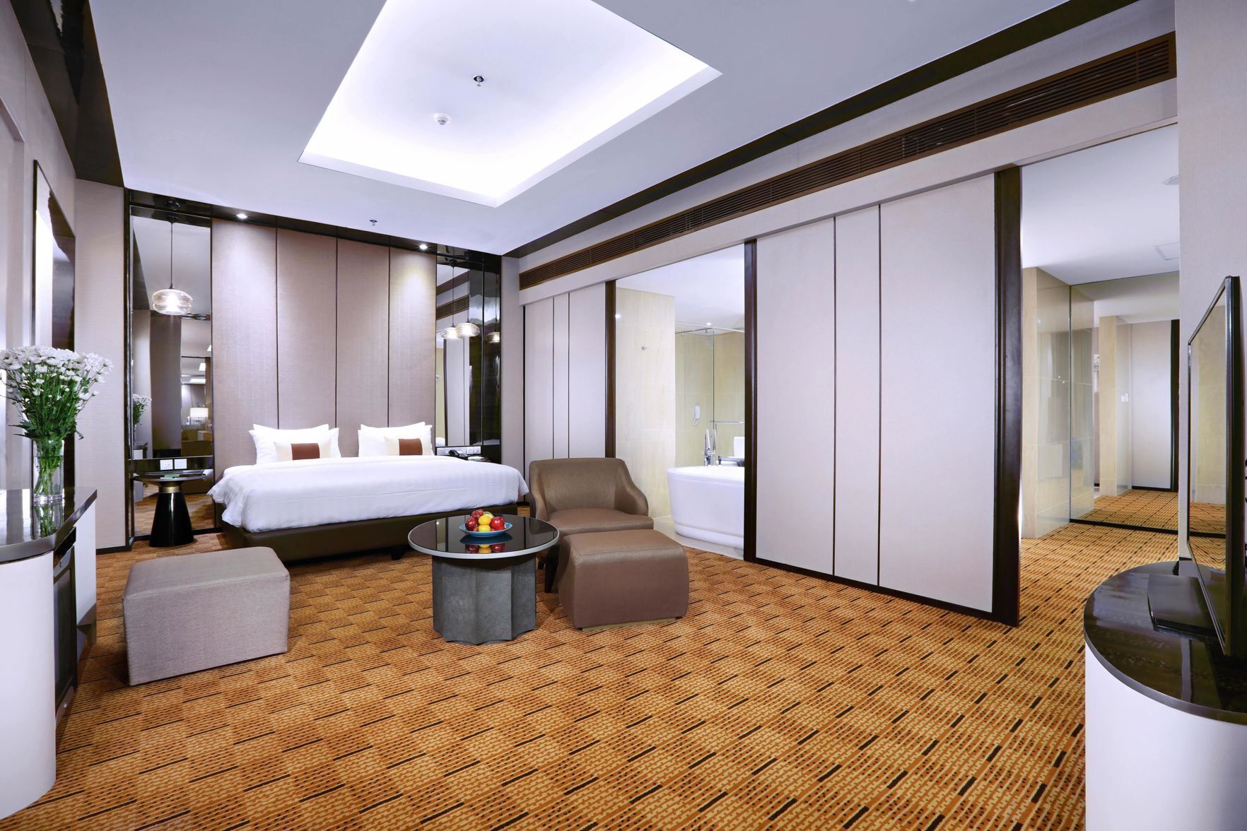 Roupas de cama premium, frigobar, cofres nos quartos, escrivaninha