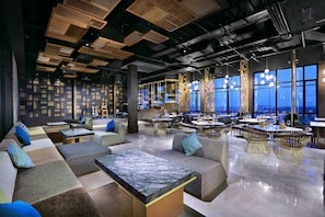 Rooftop bar, alfresco dining, open daily - The Alts Hotel (Palembang)