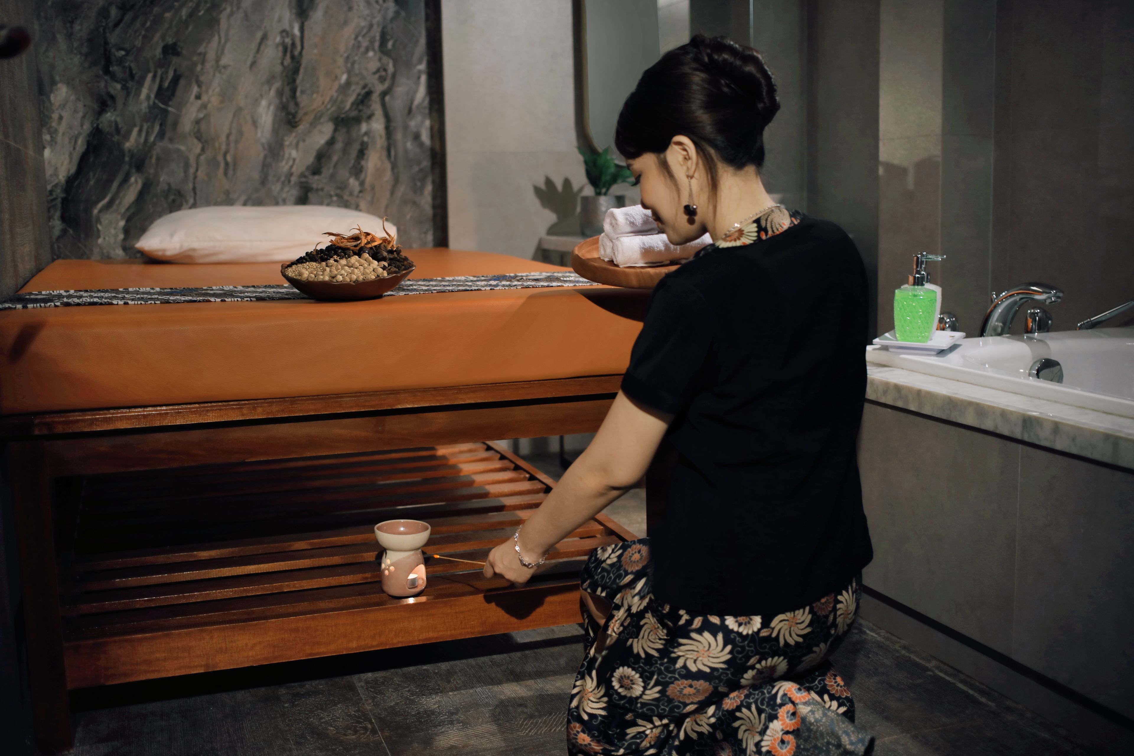 sauna, hot tub, steam room, 2 treatment rooms