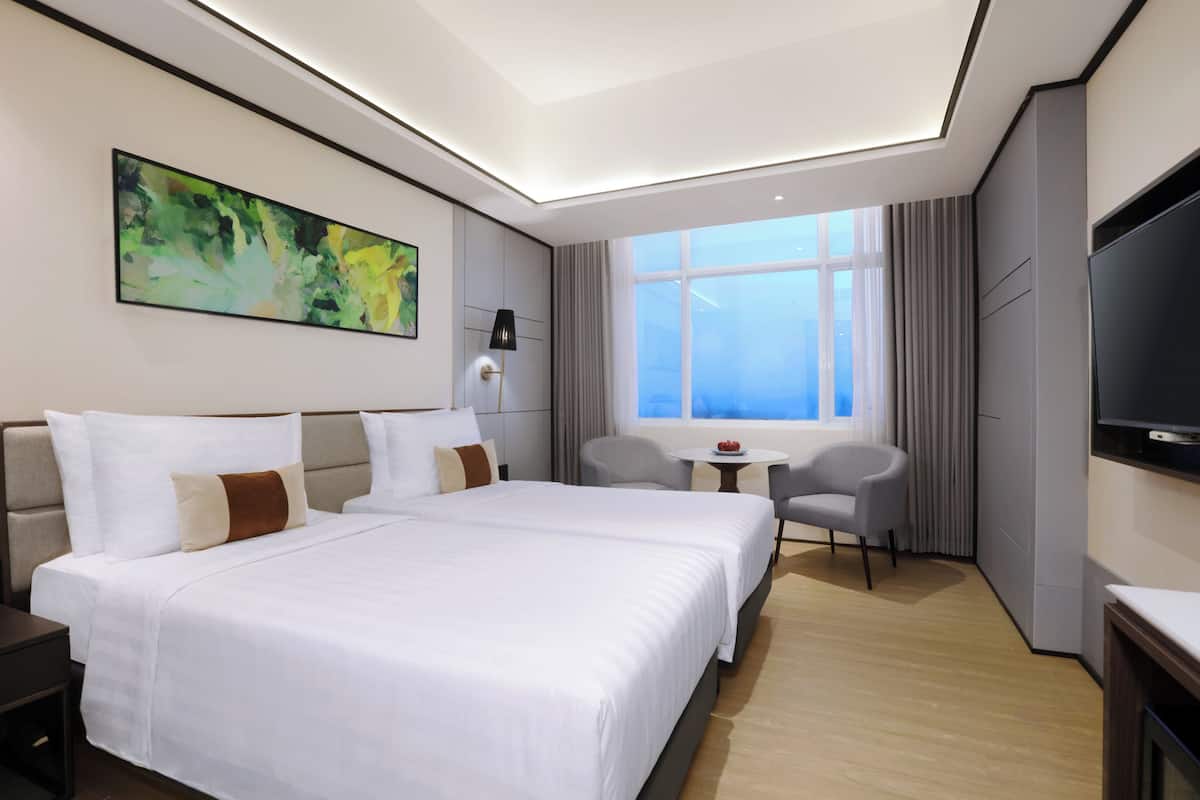 Deluxe Twin Room | Premium bedding, minibar, in-room safe, desk