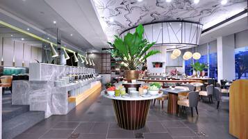 Frokostbuffé hver dag (IDR 211750 per person)