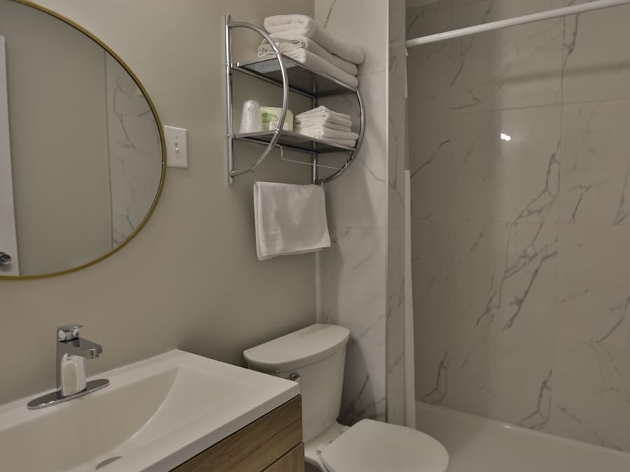 Ducha, secador de pelo, toallas