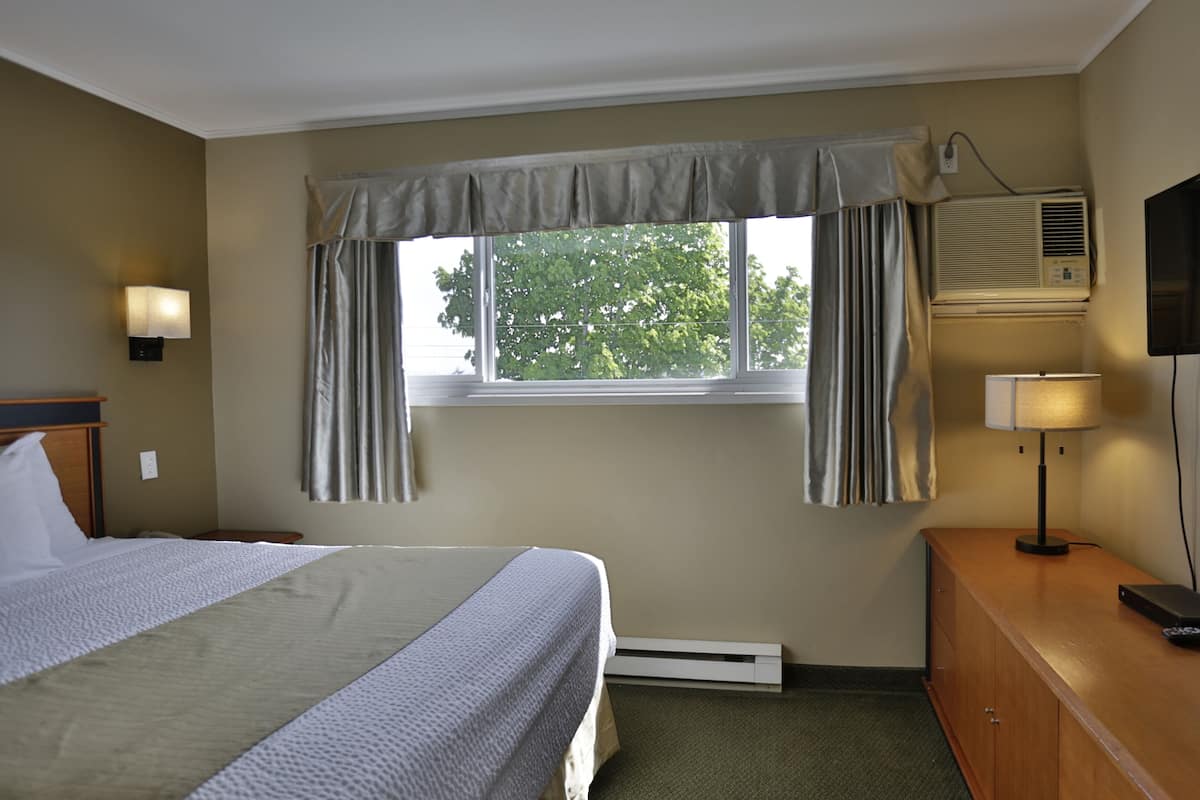 2 bedrooms, in-room safe, desk, free WiFi
