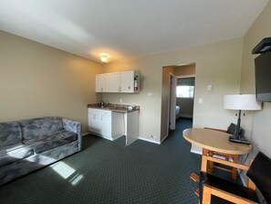 Standard Suite, 1 Bedroom | Living area | 32-inch TV with cable channels - Diplomat Motel (Nanaimo)