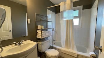 Family Suite, 2 Bedrooms | Bathroom | Shower, hair dryer, towels