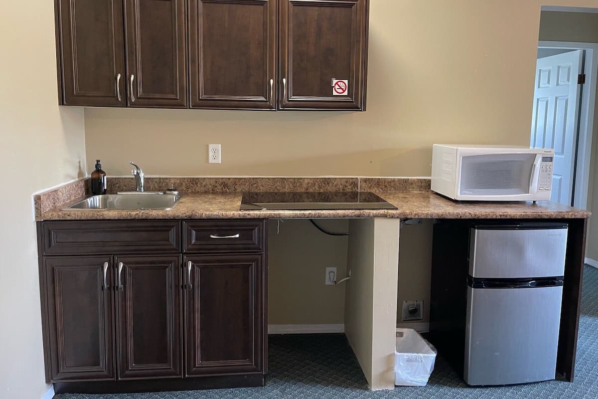 Family Süit, 2 Yatak Odası | Oturma alanı | Kablolu TV kanalları bulunan 32 inç televizyon