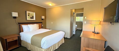 Habitación estándar, 2 habitaciones | Caja fuerte, escritorio, wifi gratis y ropa de cama
