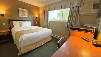 Standard Room, 2 Bedrooms | In-room safe, desk, WiFi (free), bed sheets