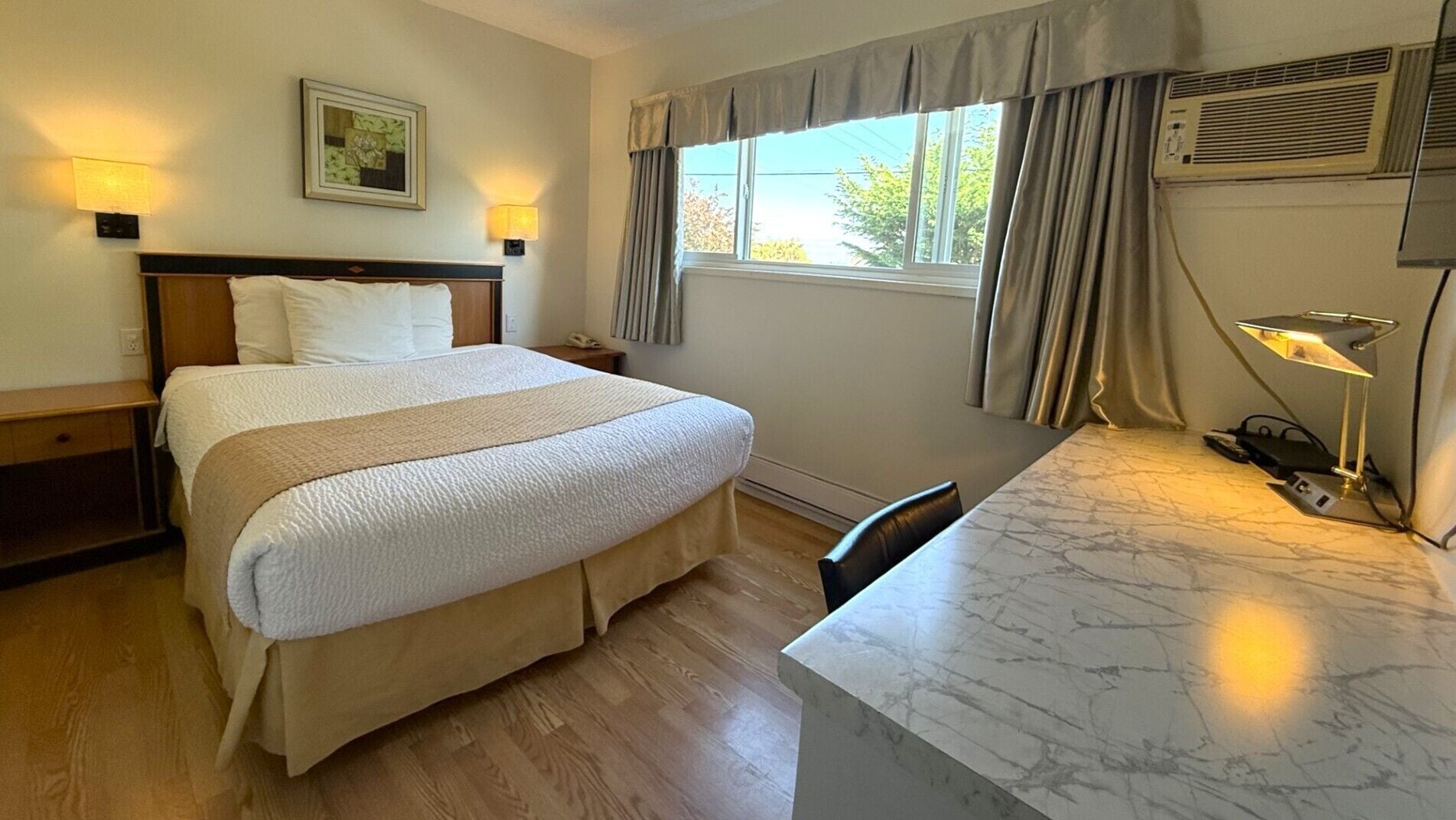Standard Suite, 1 Bedroom | In-room safe, desk, free WiFi, bed sheets