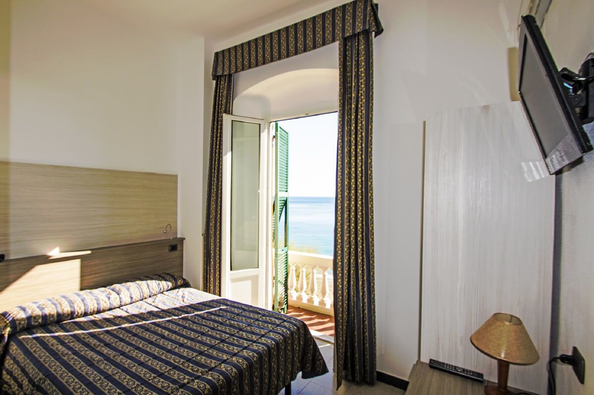 in-room safe, desk, free wifi, bed sheets