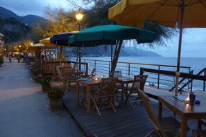 Outdoor dining - Hotel Baia (Monterosso al Mare)