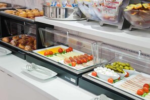 Päivittäinen buffetaamiainen (15 EUR per henkilö)